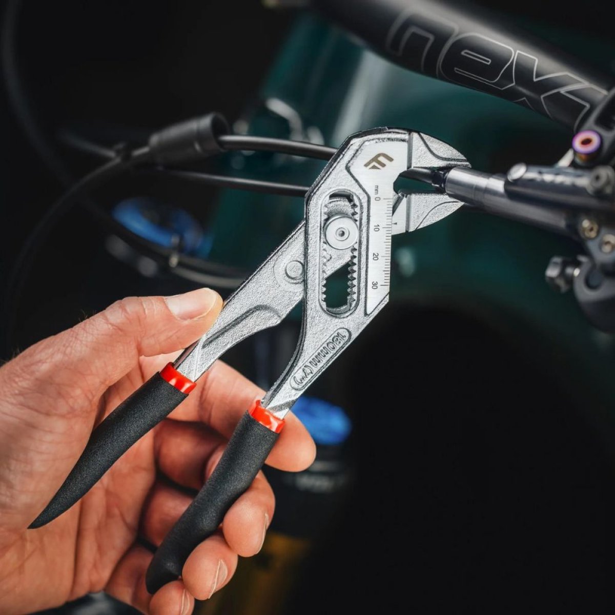 FEEDBACK SPORTS - ADJUSTABLE PLIERS WRENCH