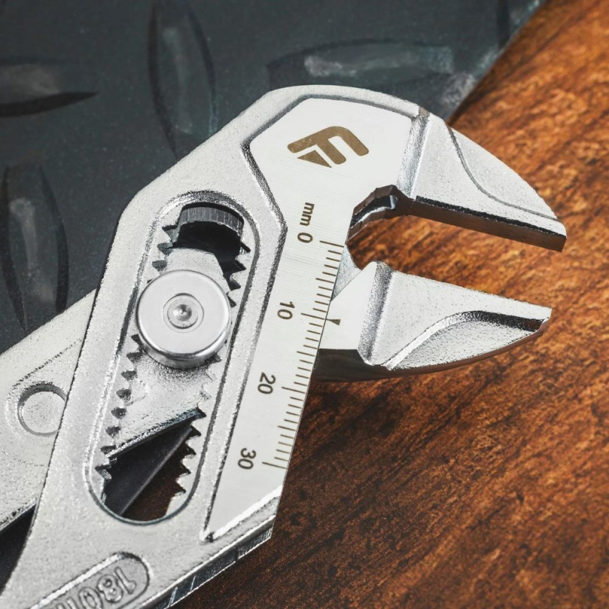 FEEDBACK SPORTS - ADJUSTABLE PLIERS WRENCH