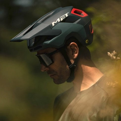 MET Revo Mips 7